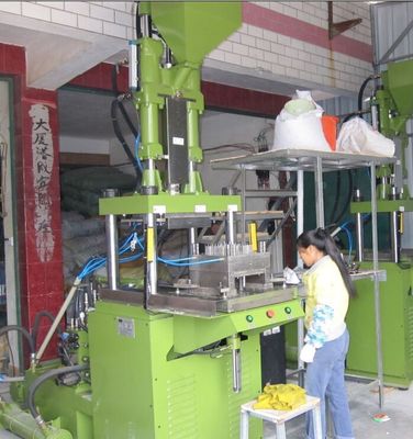 da máquina vertical da modelação por injeção do poder 4KW sistema de controlo dinâmico servo